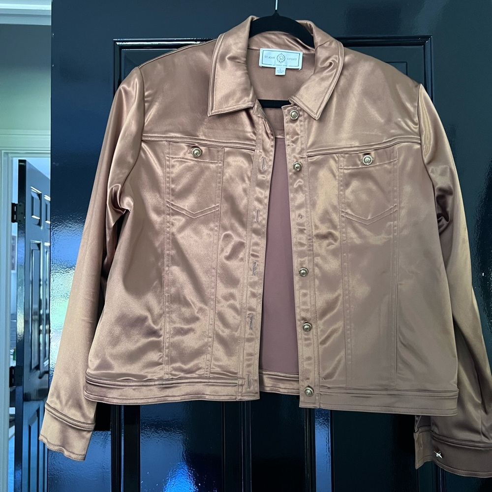 St John jacket in a shiny gold/bronze fabric and gold buttons - 1 missing button